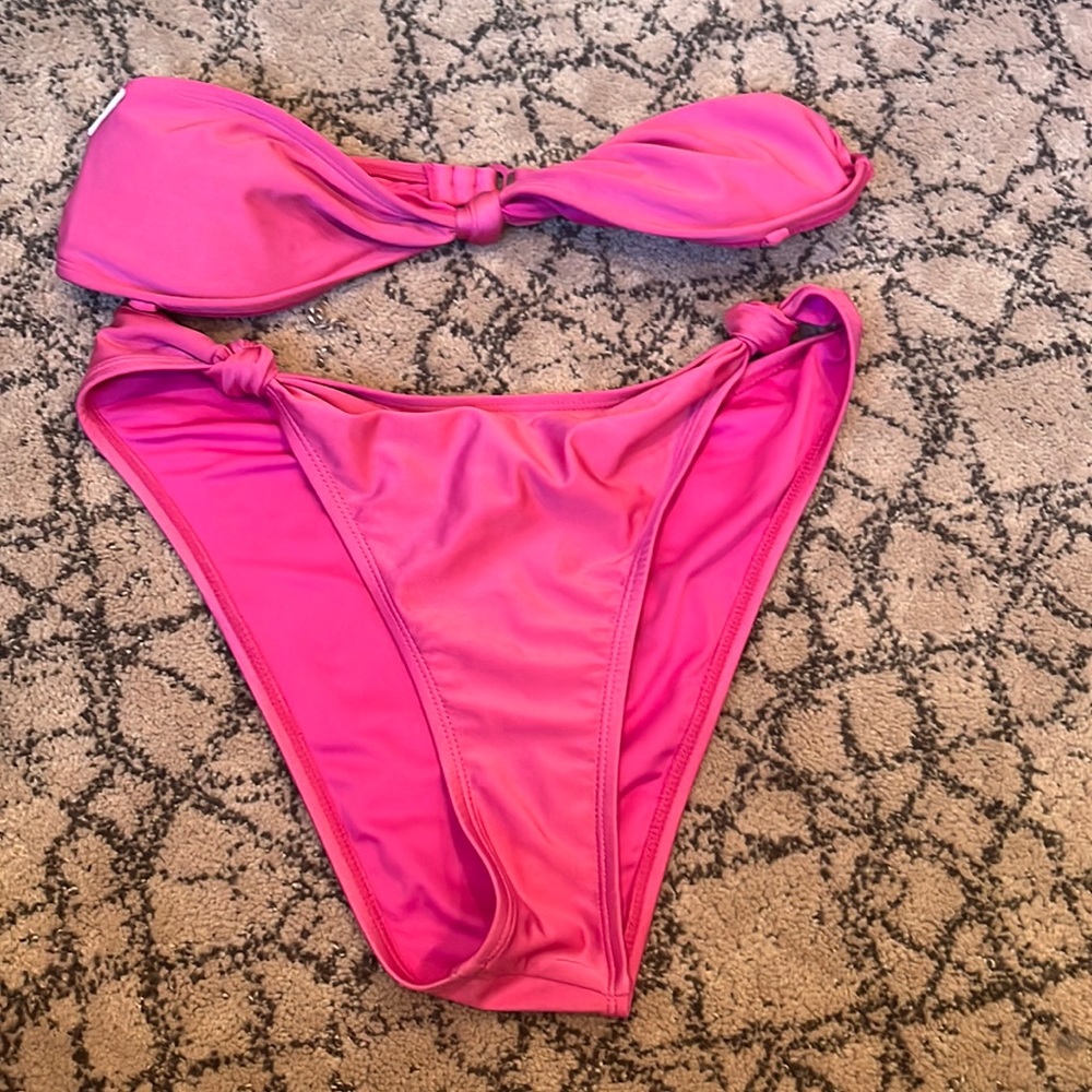 Kendall and Kylie bikini